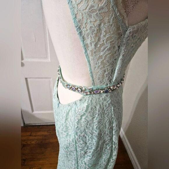 Elegant Mint Green Lace Evening Gown - Picture 6 of 12
